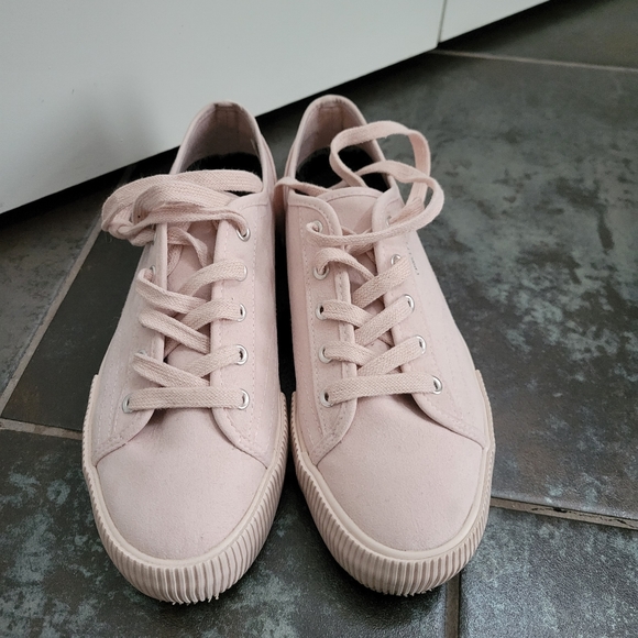 Baby pink shoes - Picture 2 of 4